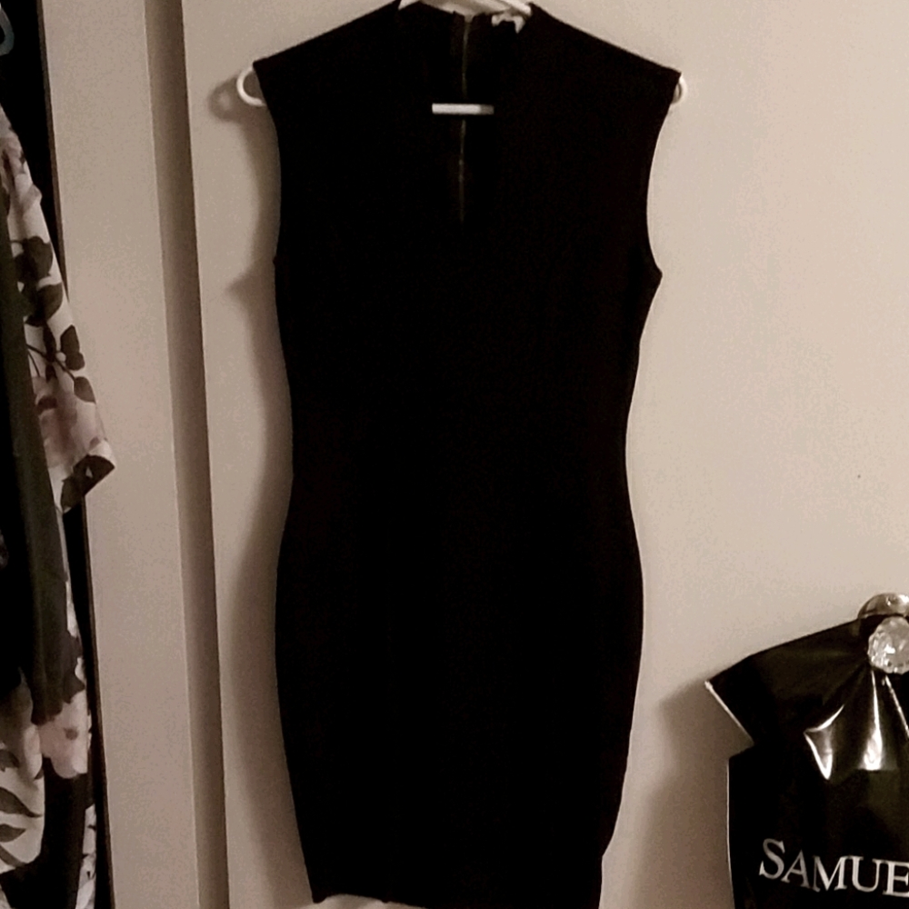 Simple black fitted dres
